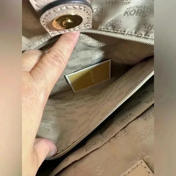 NWT Michael Kors Light Baby Pink Tote
Shoulder Bag - Picture 4 of 6